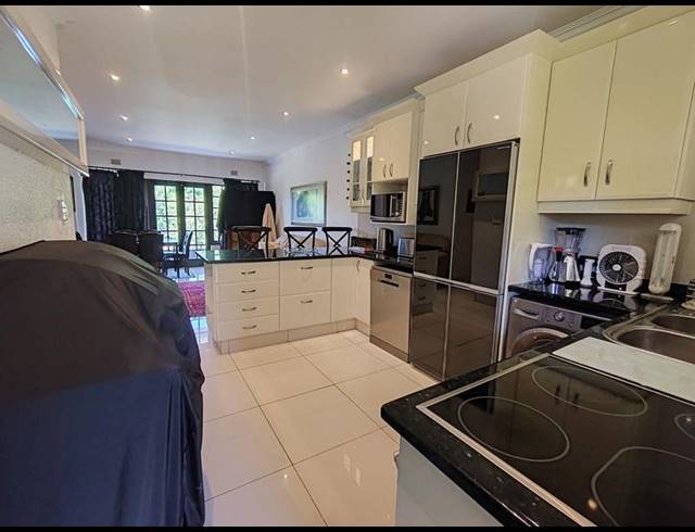 2 BEDROOM APARTMENT FOR SALE IN RENNIES BEACH